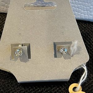 14k with stamp and zirconia stud earrings